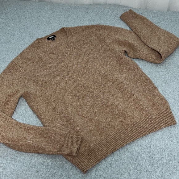 Uniqlo Wool Sweater Small V Neck Tan Preppy Minimalist Capsule Basic Academia - Picture 1 of 11